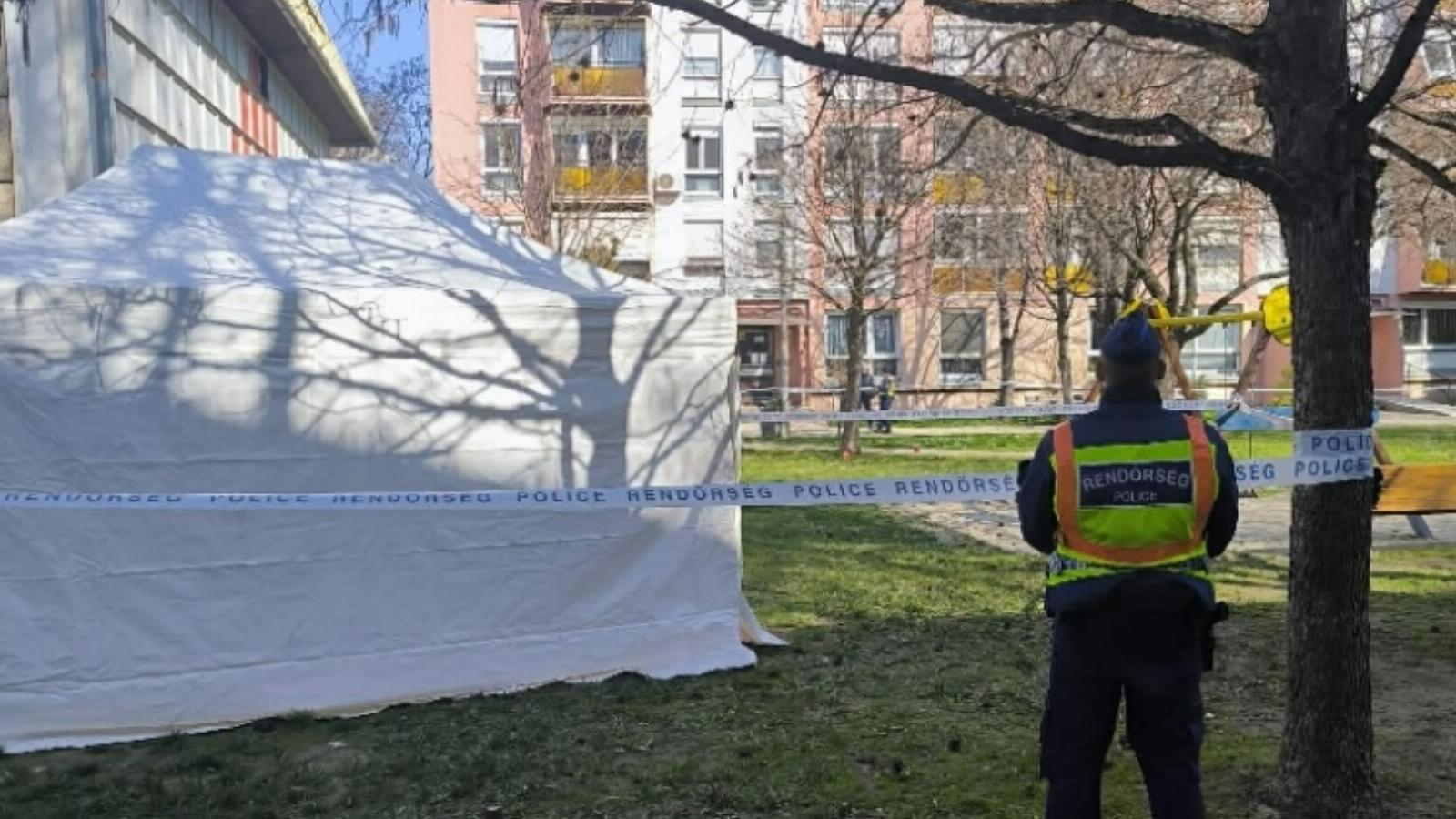 Holtan találtak egy férfit egy szekszárdi játszótéren