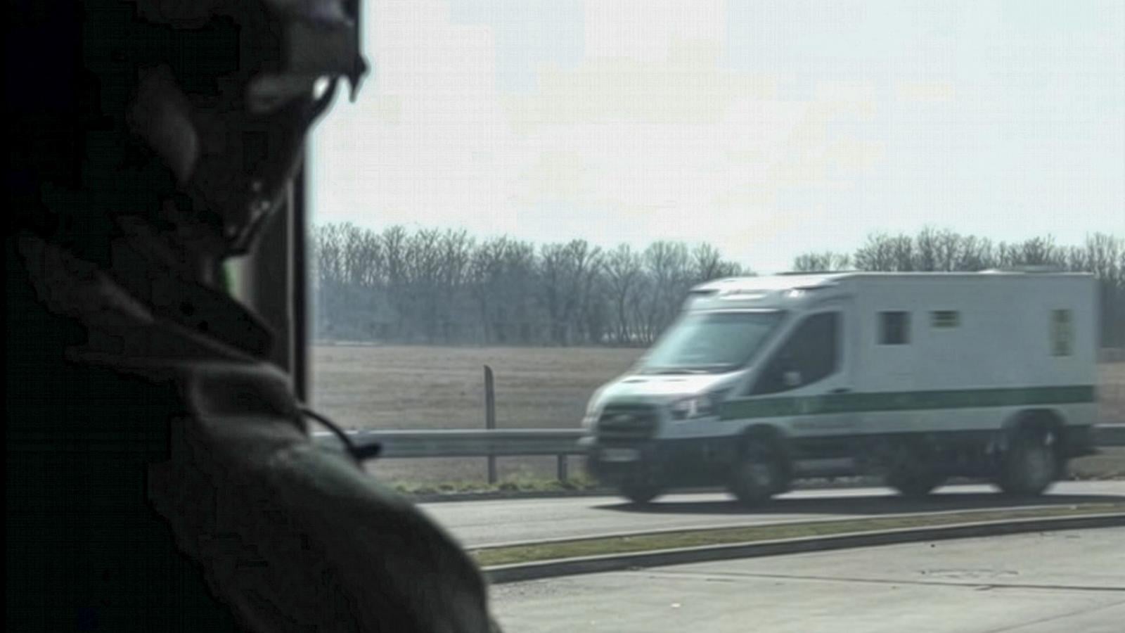 A pénzt és az aranyat nem, de a két járművet visszaadja a NAV az ukránoknak