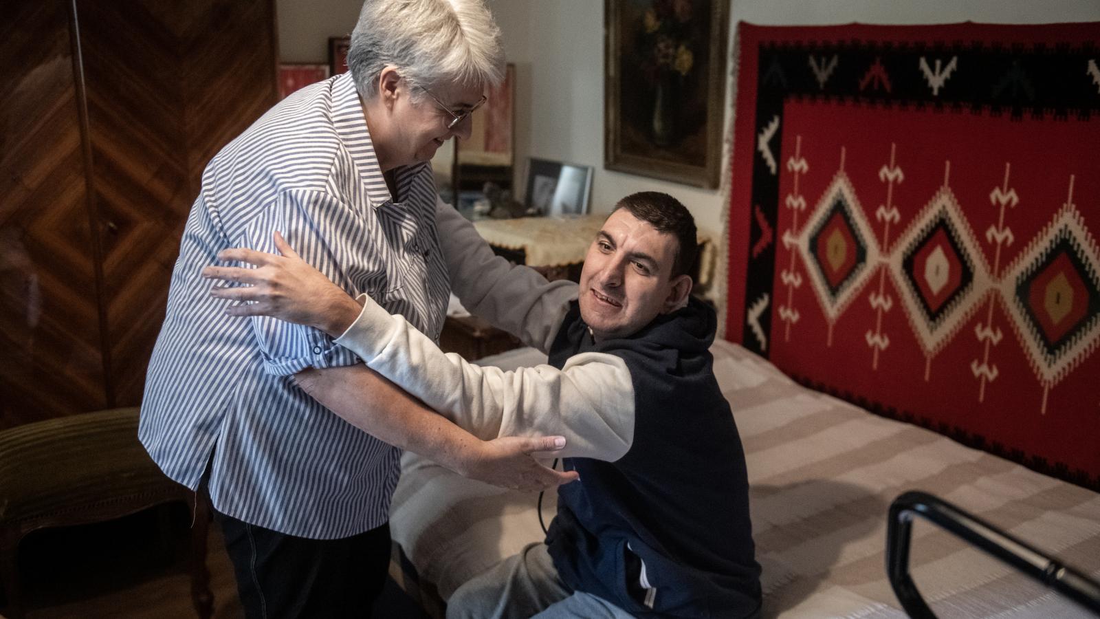 Schilling Magdolna fogyatékos gyerekének lakhatást, ápolást szeretne