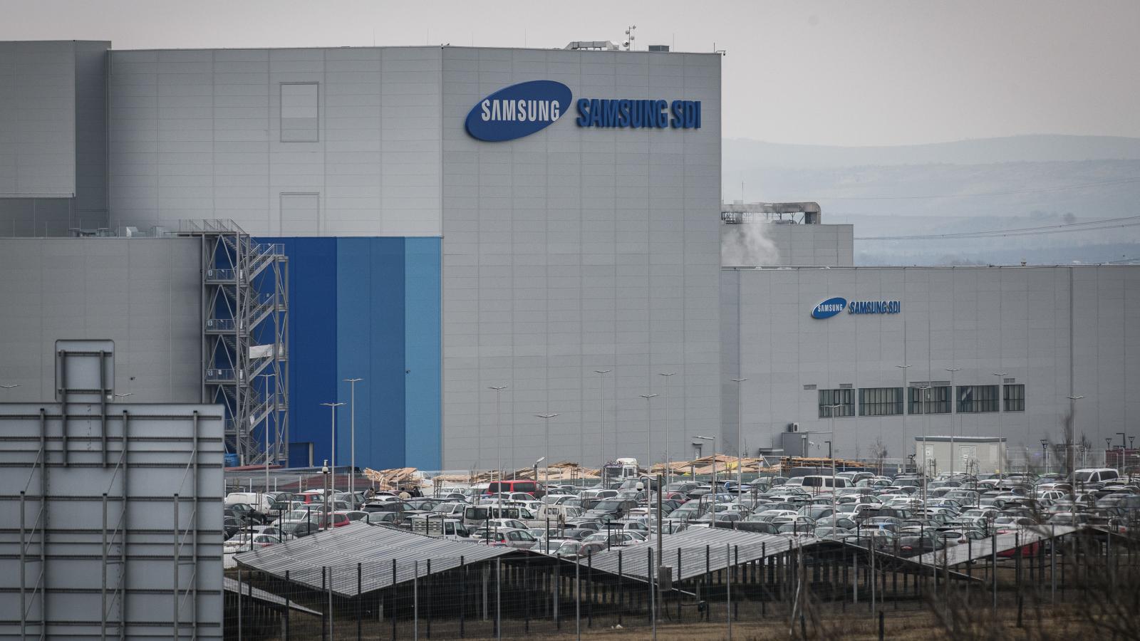 21 Kutatóközpont: Még a fideszesek többsége is felfüggesztette volna a gödi Samsung-gyár működését