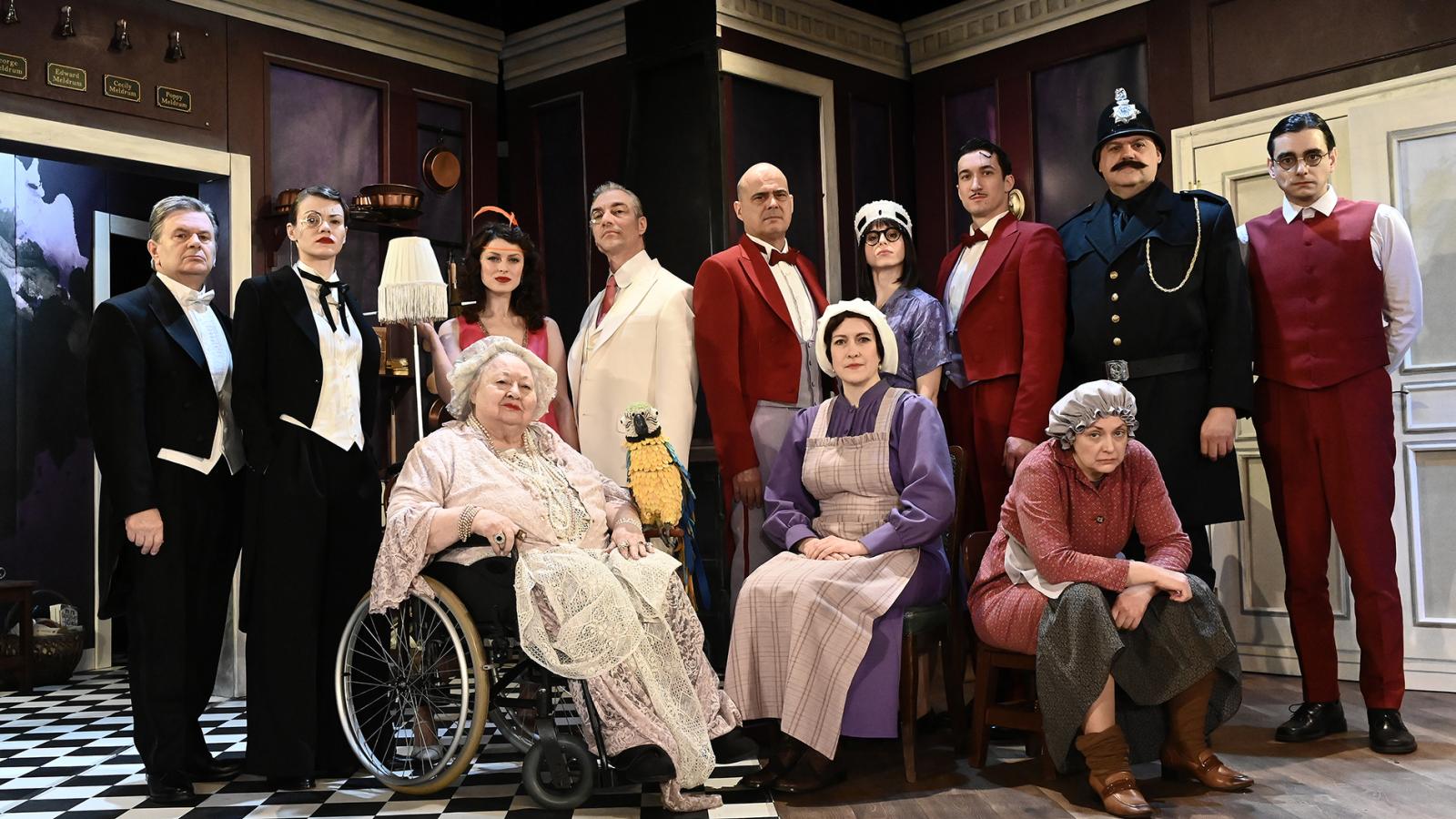 Együtt a díszes
társaság
– a Csengetett,
Mylord? című
brit tévésorozat
figurái beköltöztek
a Belvárosi
Színházba az
Orlai Produkció
égisze alatt