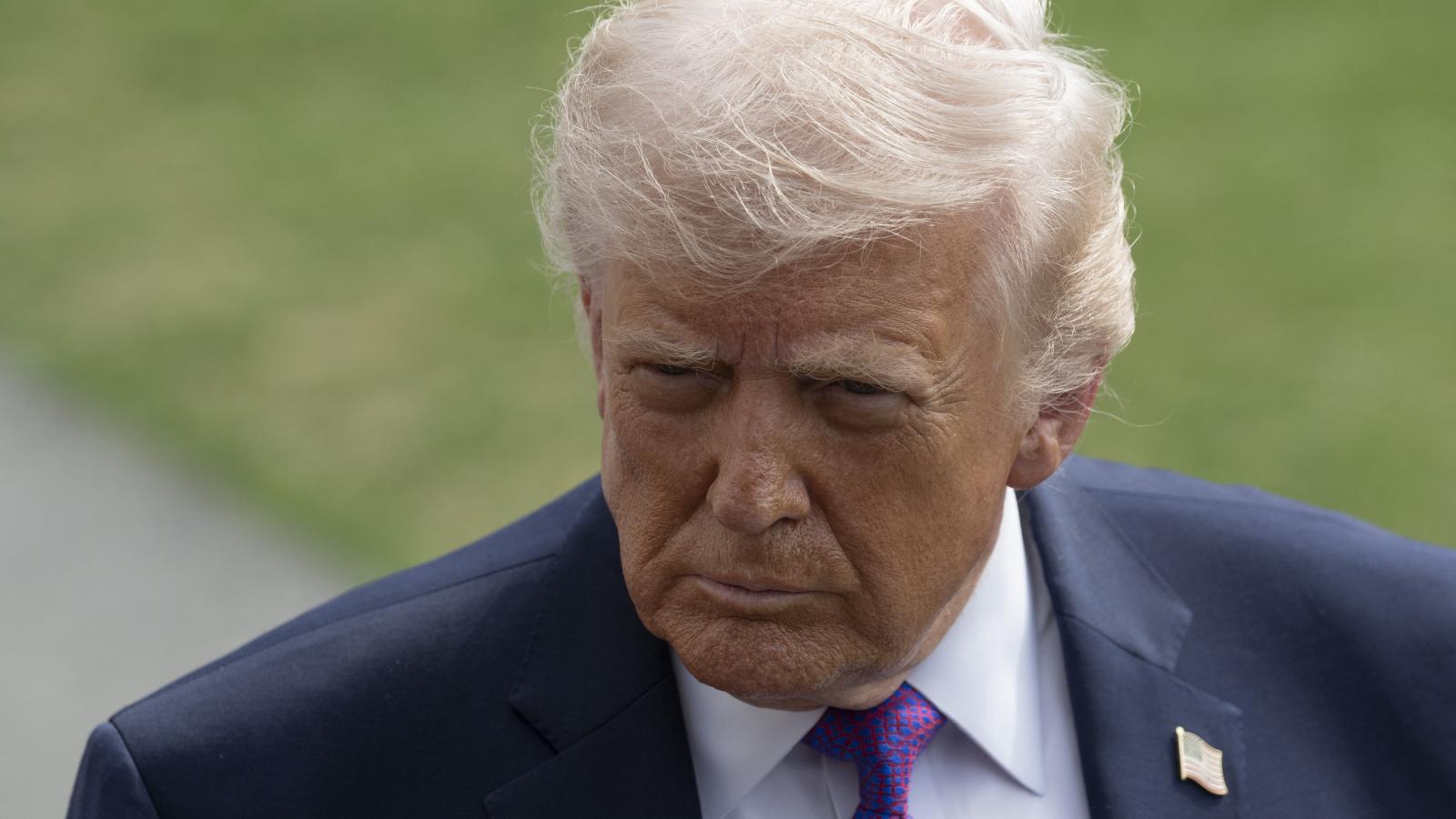 Trump már az iráni olajipari létesítményekre is csapást mérne