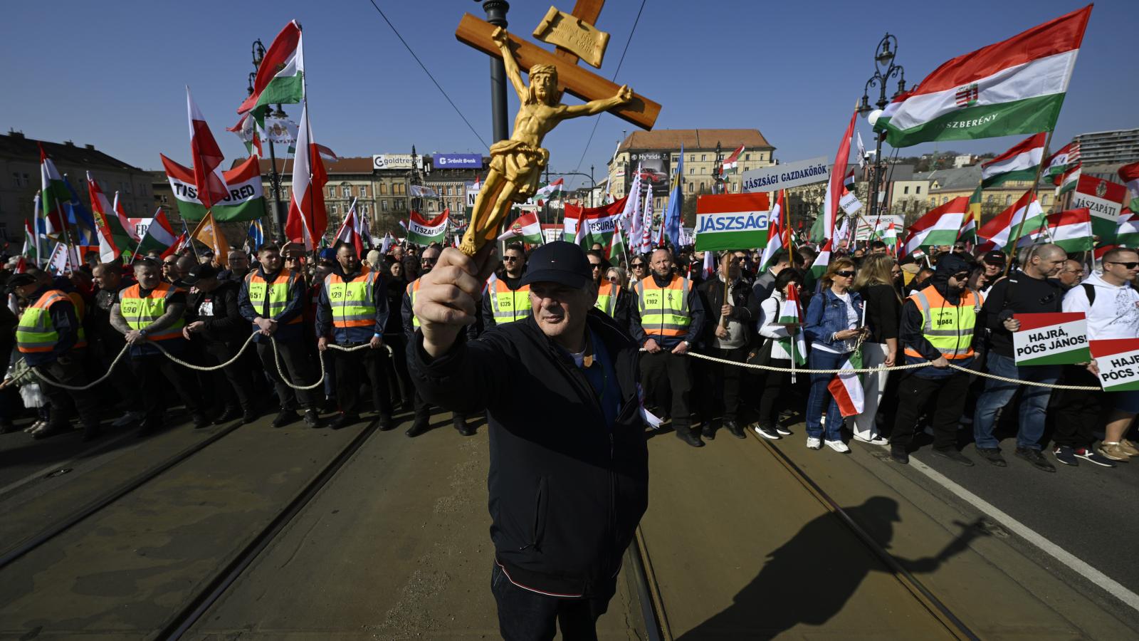 Minden idők legnagyobb Békemenete! Minden idők legnagyobb Nemzeti Menete! – Percről percre!