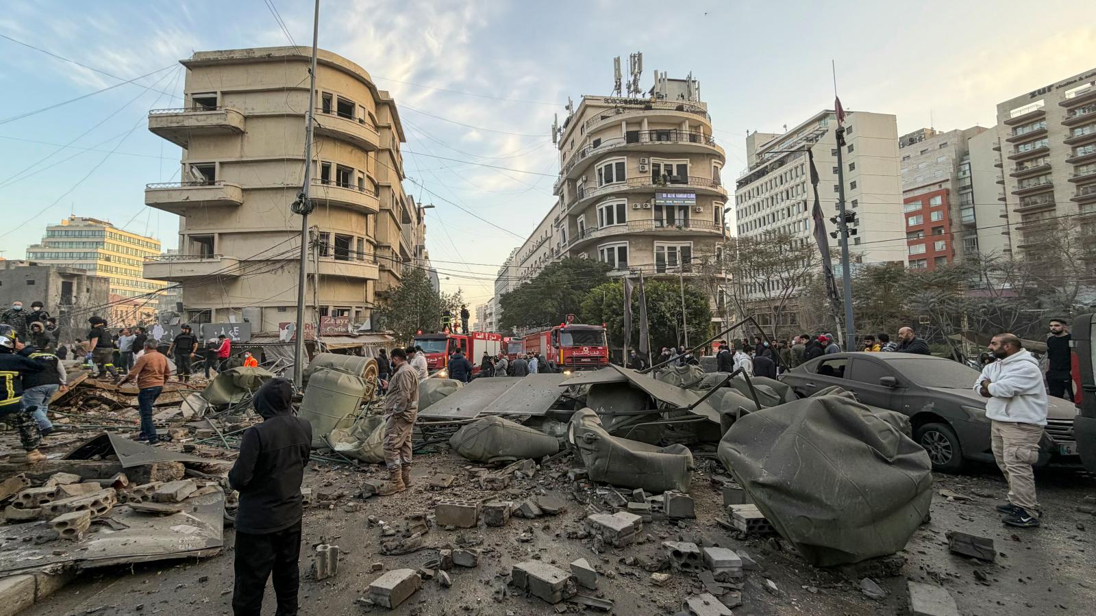 A libanoni főváros, Bejrút központja egy izraeli légicsapás után 2026. március 18-án.