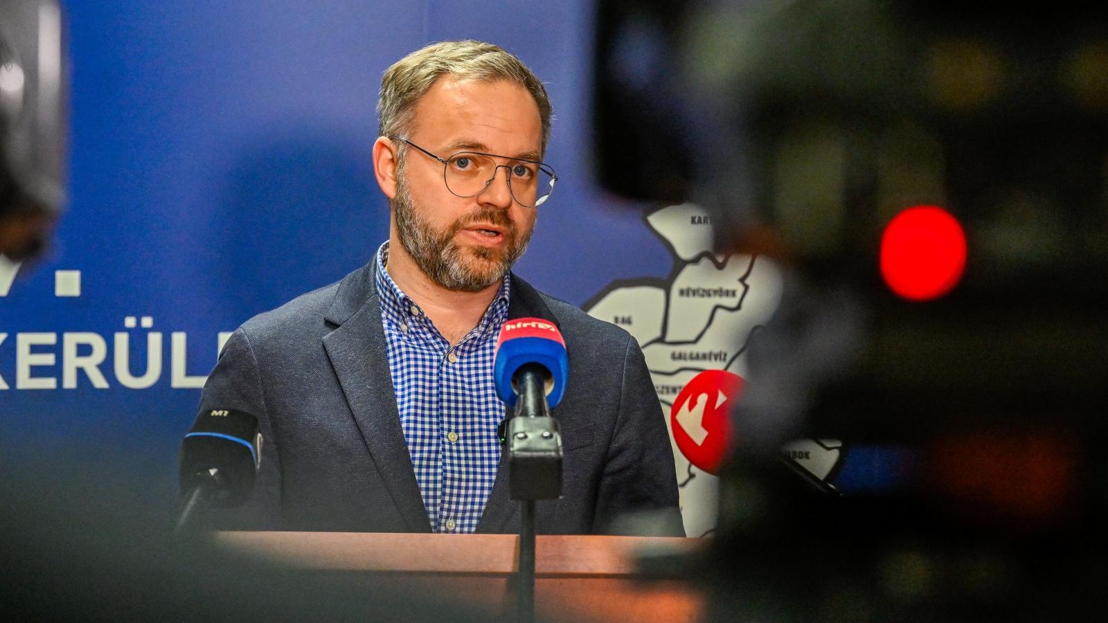 Orbán Balázs, a miniszterelnök politikai igazgatója a kormánypártok országjárásának isaszegi sajtótájékoztatóján 2026. március 19-én.