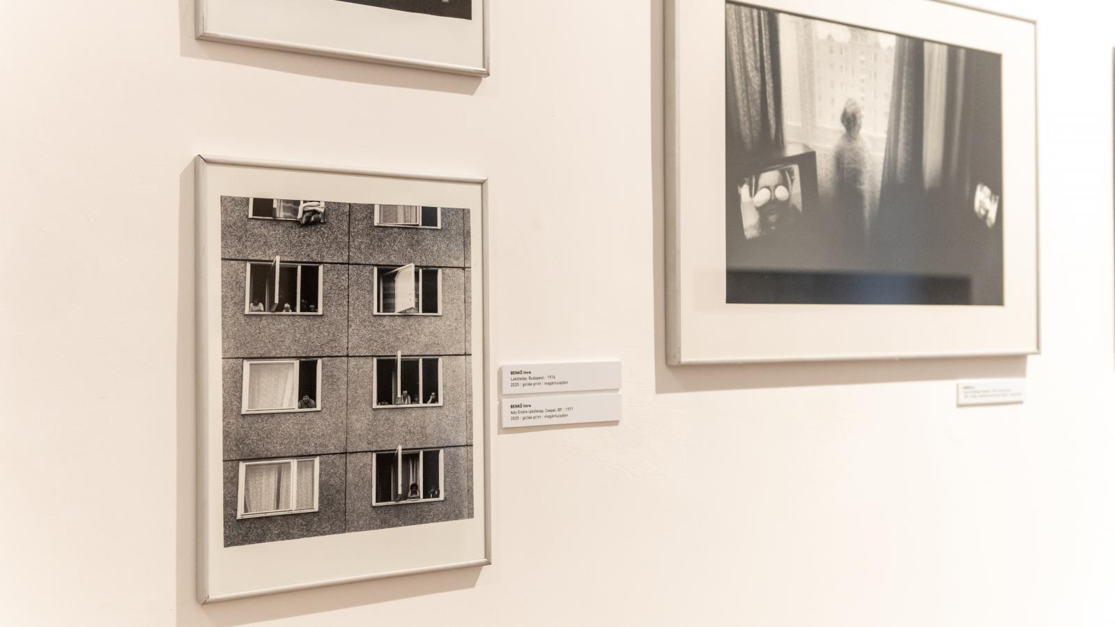 A fotókon a korabeli társadalom is megelevenedik