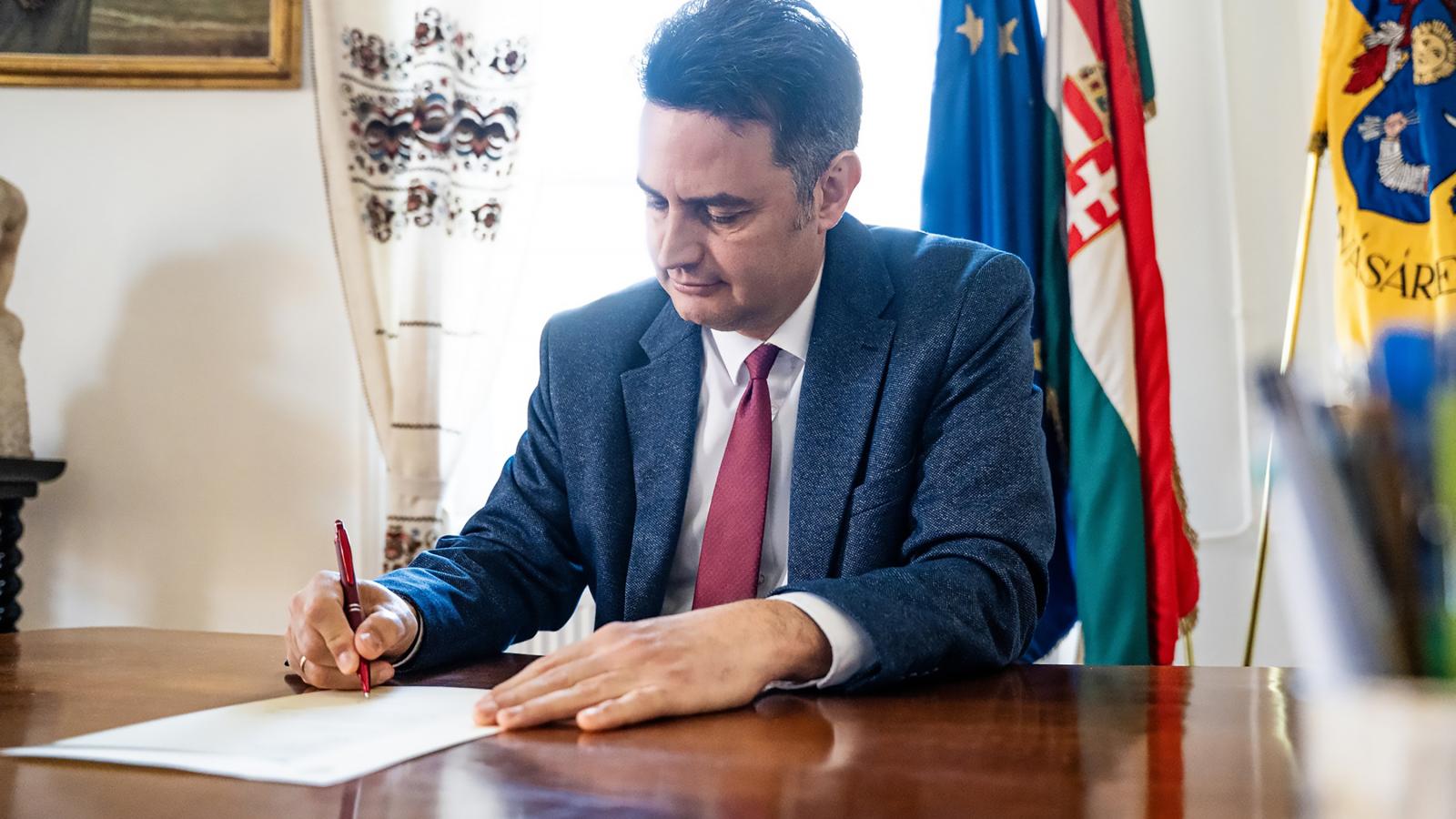 Fegyvernek látszó tárggyal zavarták meg Márki-Zay Péter rendezvényét, intézkedett a rendőrség