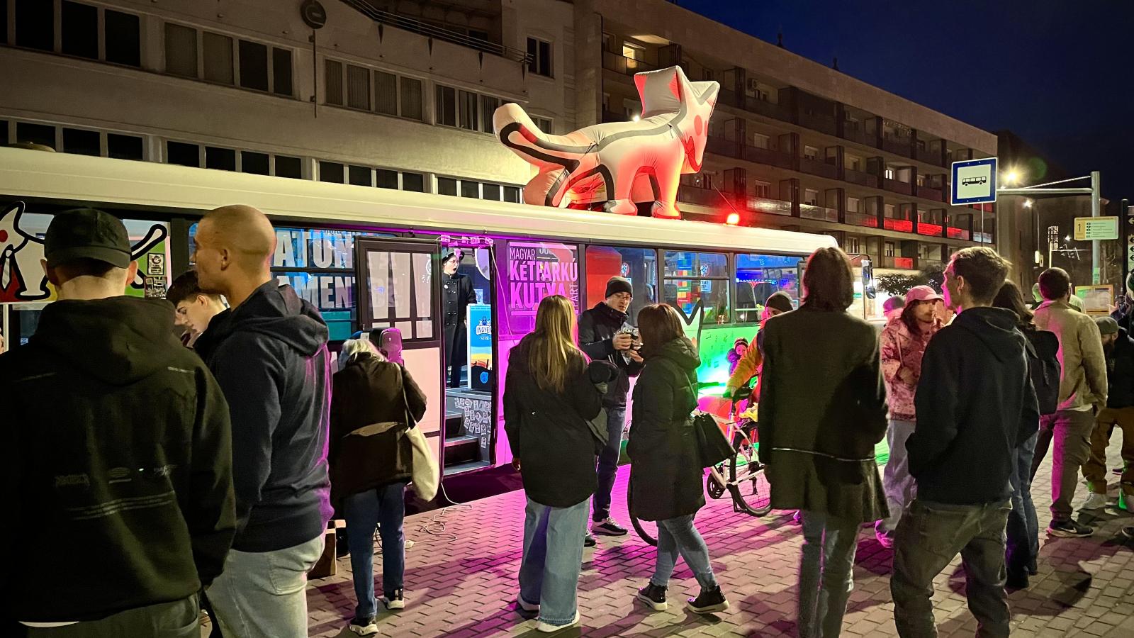 A kétfarkúak és a kampány: van, aki sokallja, más meg hiányolja a viccelődést