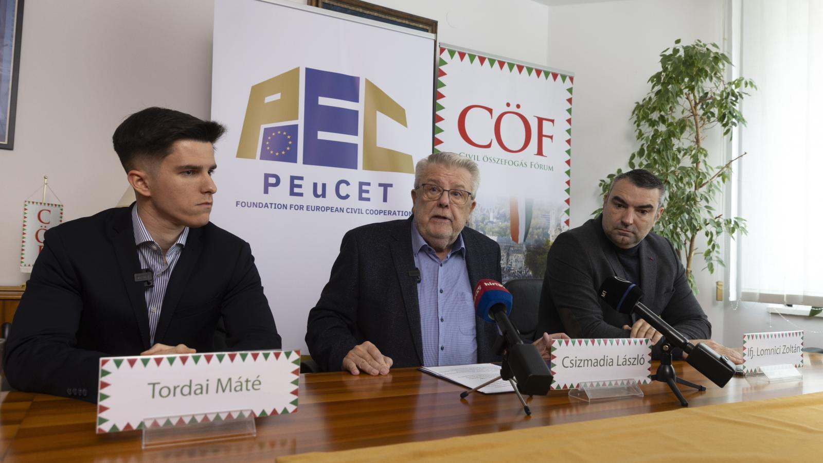 Csizmadia László (k), mellette Tordai Máté (b) és ifjabb Lomnici Zoltán (j). 2025. november 26-án.