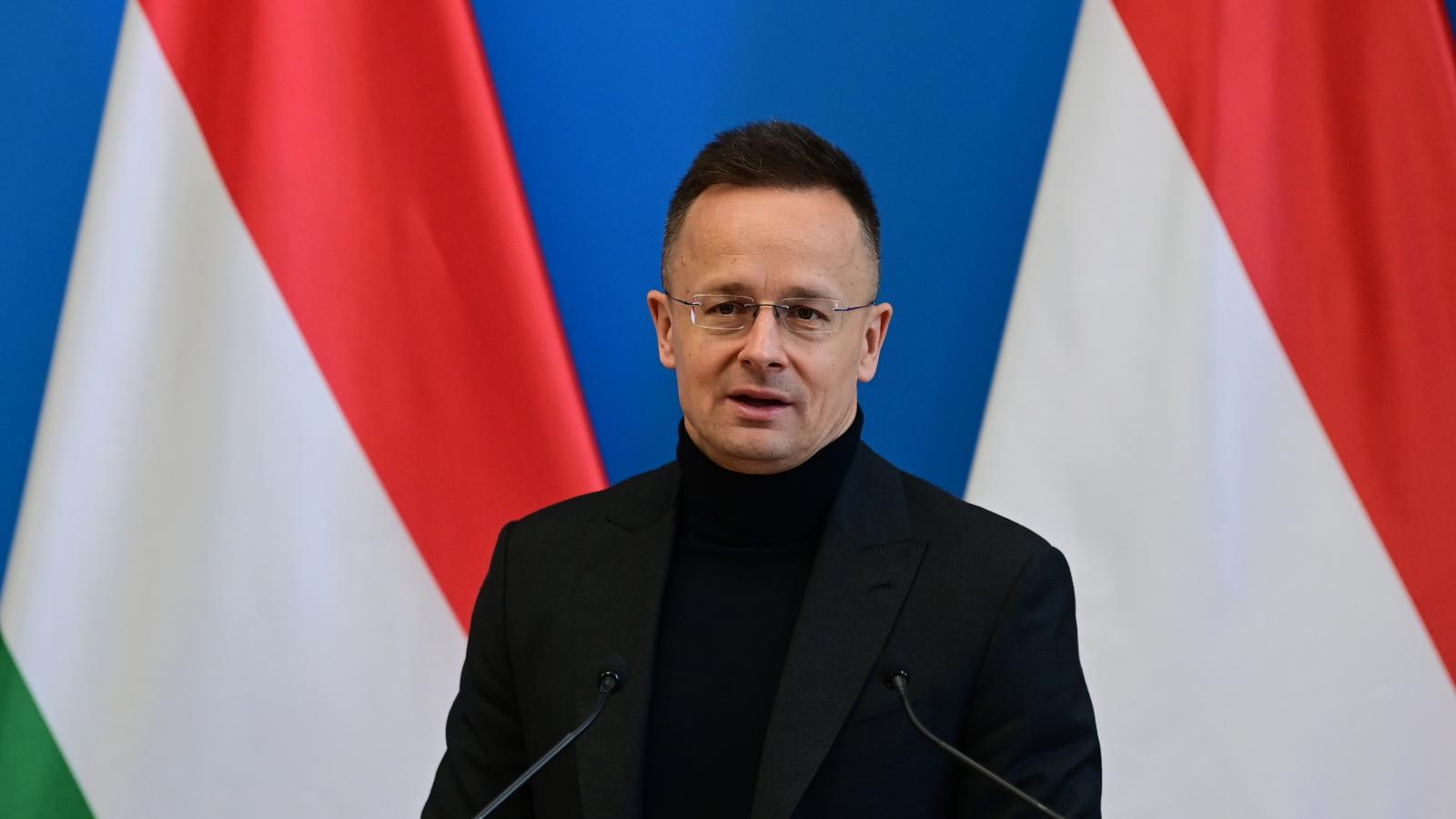 Donald Tusk szégyennek nevezte Szijjártó Péter beismerését, a külügyminiszter álhírt emleget