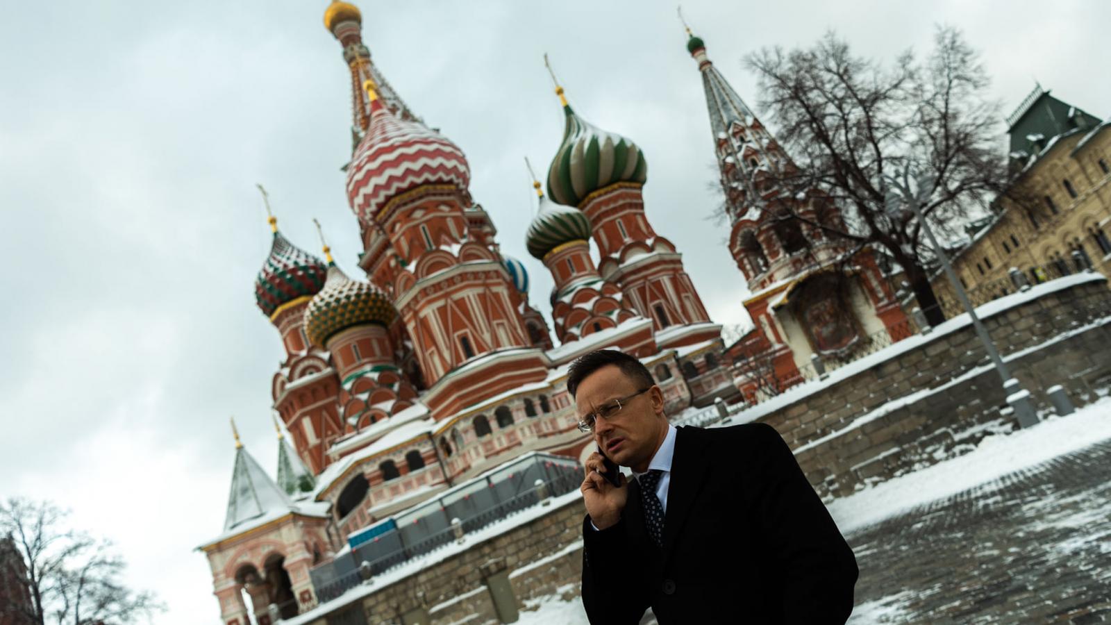 Moszkva. Szijjártó. Telefon. „Mindig állok rendelkezésedre”