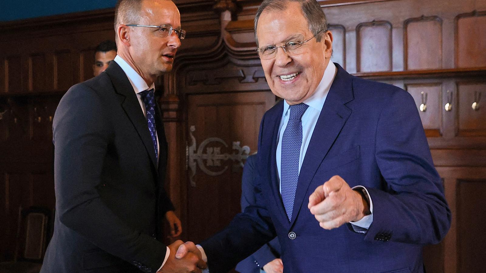 Szijjártó Péter és Szergej Lavrov. Az orosz külügyminiszter nevethet a végén?