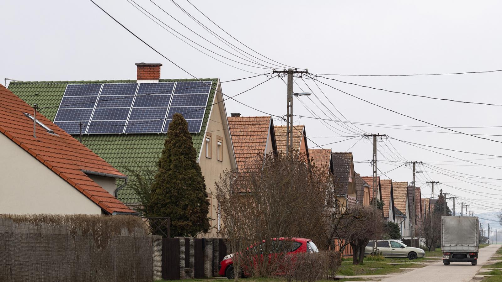 Sokan telepítenének szolárpaneleket, de tartanak a kiszámíthatatlan szabályozástól
