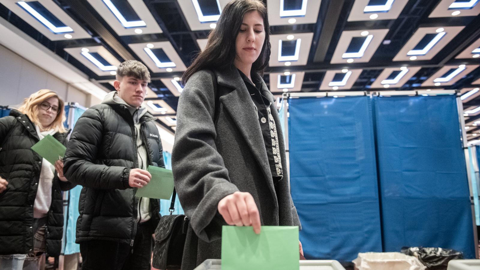 Szavazók  Londonban, 2022. április 3-án.