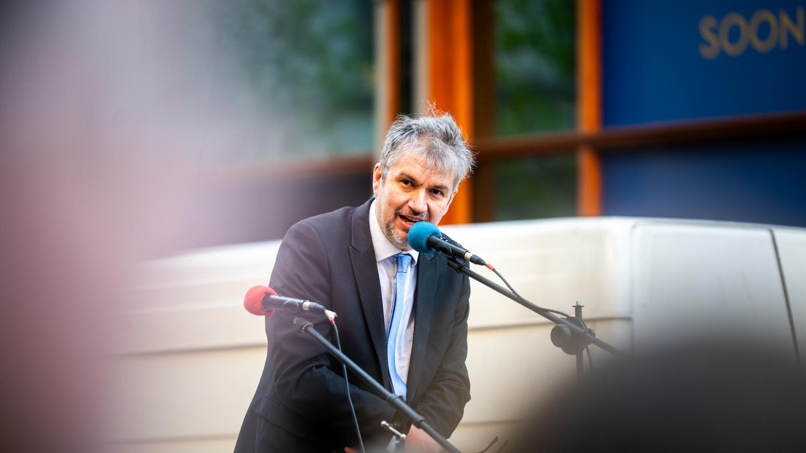 Hadházy Ákos - Korábbi felvétel 