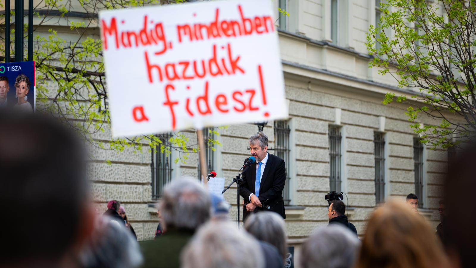 Hadházy Ákos április 7-én 