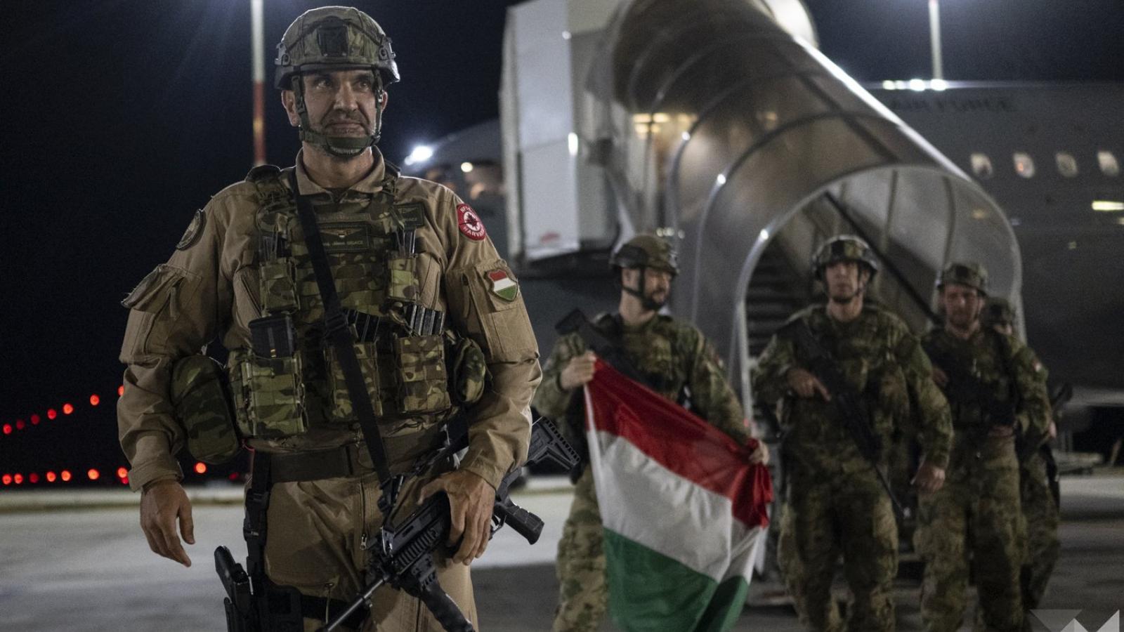 Hazatérés Irakból. A magyar honvédség jelenleg is számos „forró” területen teljesít szolgálatot