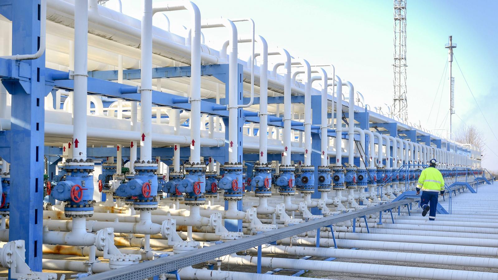 Júliusi orosz gáztarifánk 4 százalékkal ismét meghaladta a TTF nevű holland gáztőzsde két hónappal korábbi irányadó átlagárát