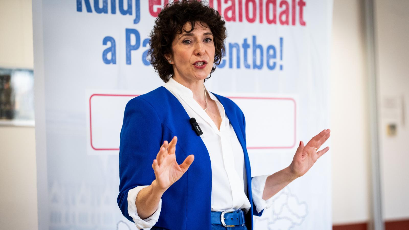 Dobrev Klára szerint pártja példát mutat felelősségből