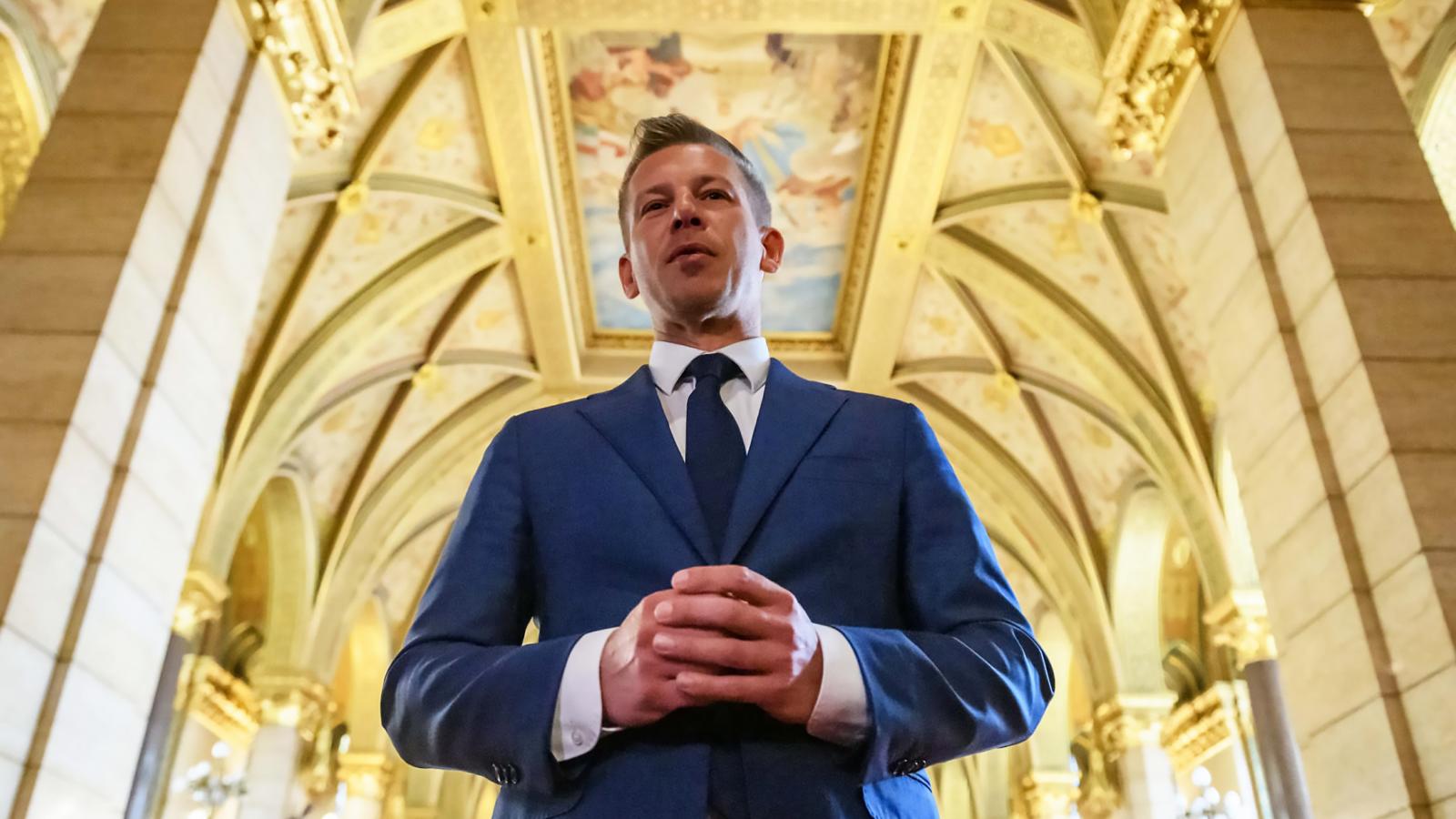 Magyar Péter az Országházban április 17-én.