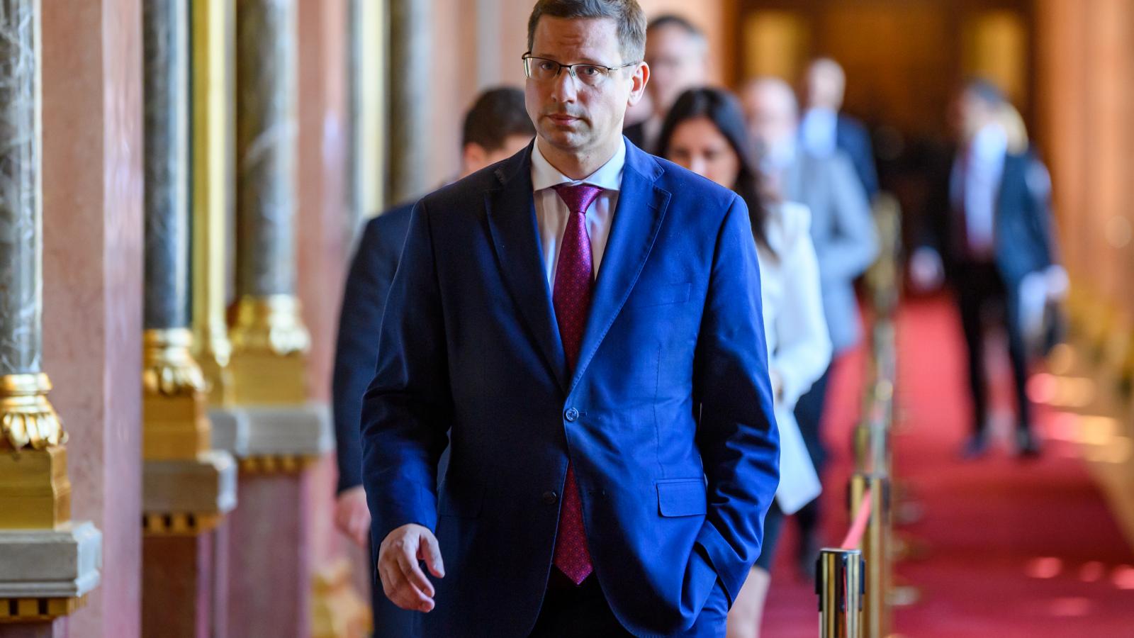 Gulyás Gergely az Országházban április 17-én.