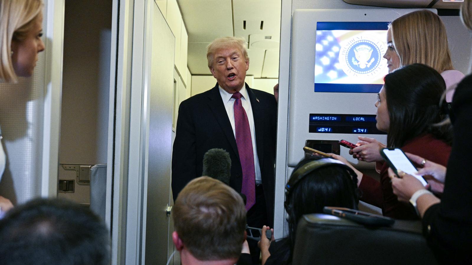 Donald Trump: Véget érhet a tűzszünet, ha szerdáig nem lesz hosszú távú megállapodás Iránnal