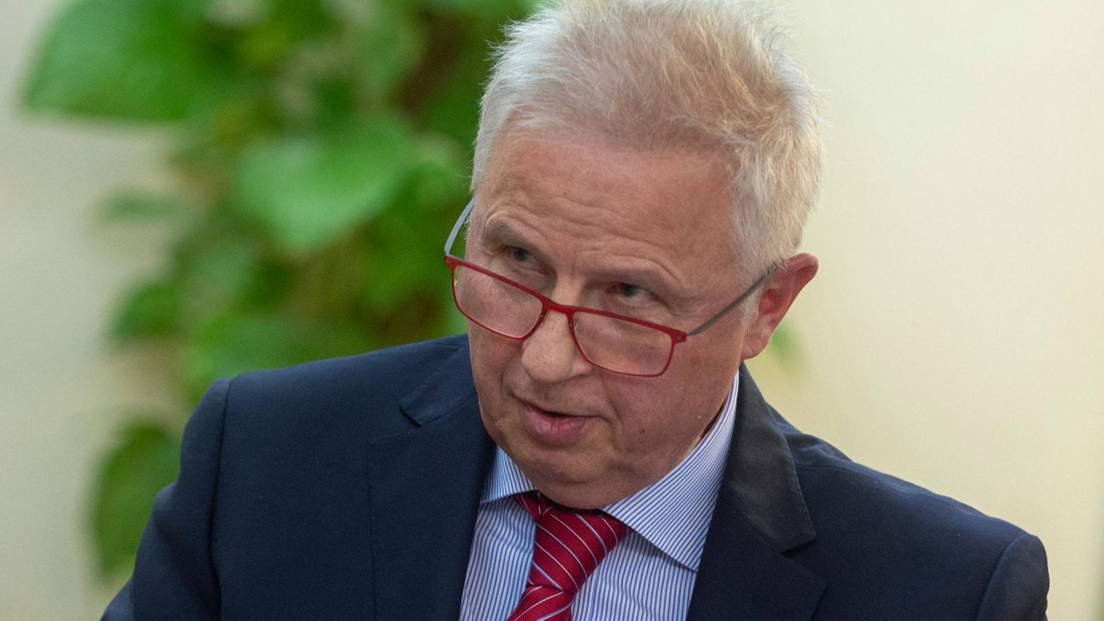 Megvárhatták volna a Tisza-kormányt, de inkább már most eldöntötték, hogy rektor marad Trócsányi László