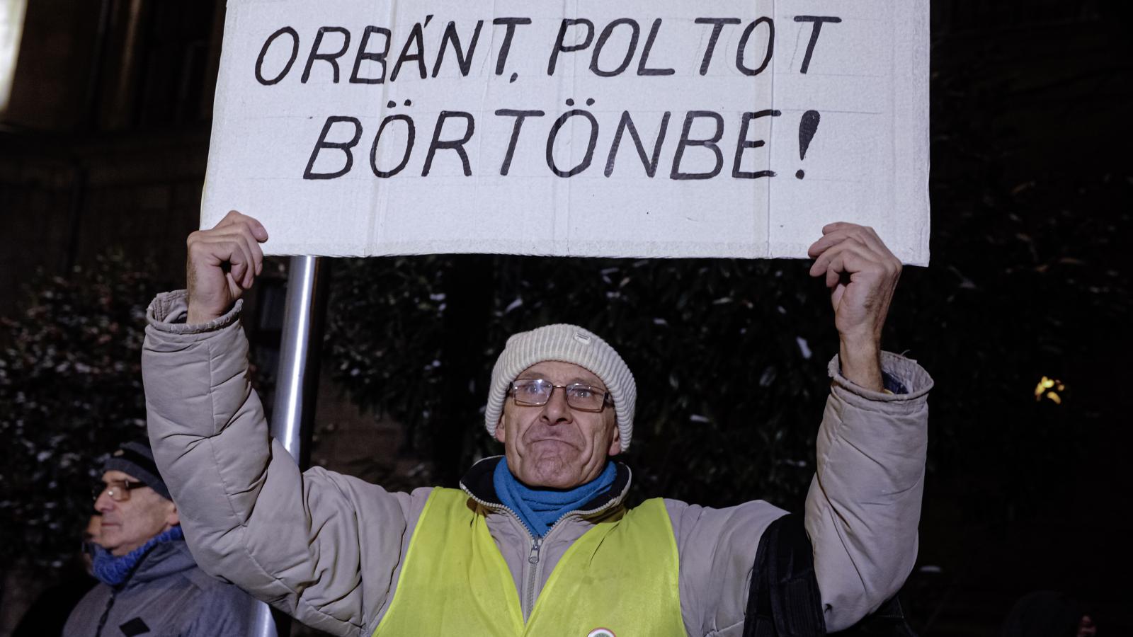 Elvárás. A döntő többség egyetért, de az általunk kérdezett fideszesek feleslegesnek tartják a gyanús ügyletek átvilágítását