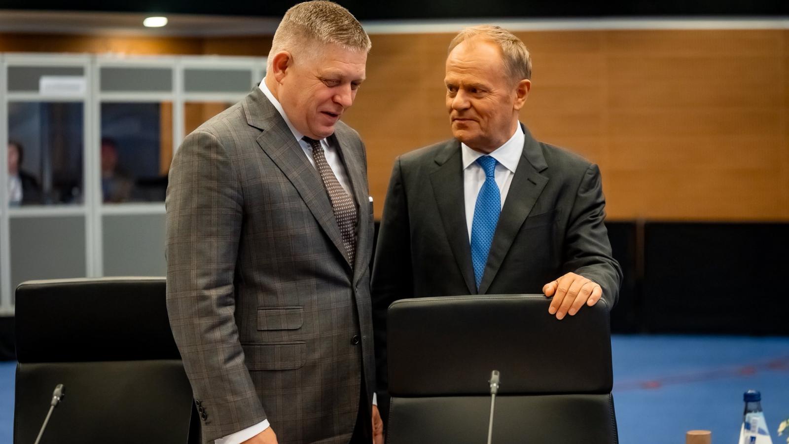 Donald Tusk megkönnyebbülésének adott hangot az oroszbarát politikusok eltűnése miatt, ám Fico még nem távolodott el végleg Moszkvától