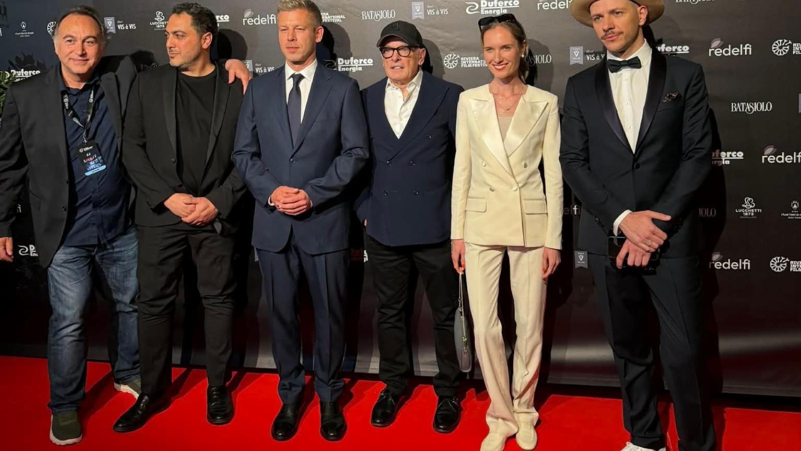 Balról jobbra: Massimo Santimone (RIFF-programigazgató), Vito d’Onghia (RIFF-alapitó es ügyvezető), Magyar Péter (főszereplő) Stefano Gallini-Durante (RIFF-alapitó, producer), Sümeghy Claudia (producer) és Topolánszky Tamás Yvan (rendező)