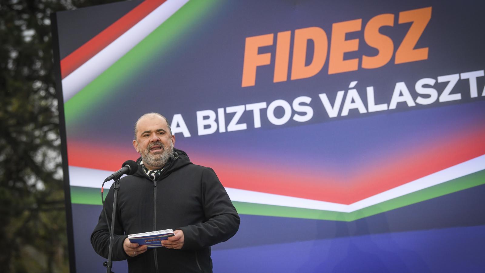 Bóna Zoltán a Fidesz országjárásának ócsai állomásán, 2026. március 31-én.