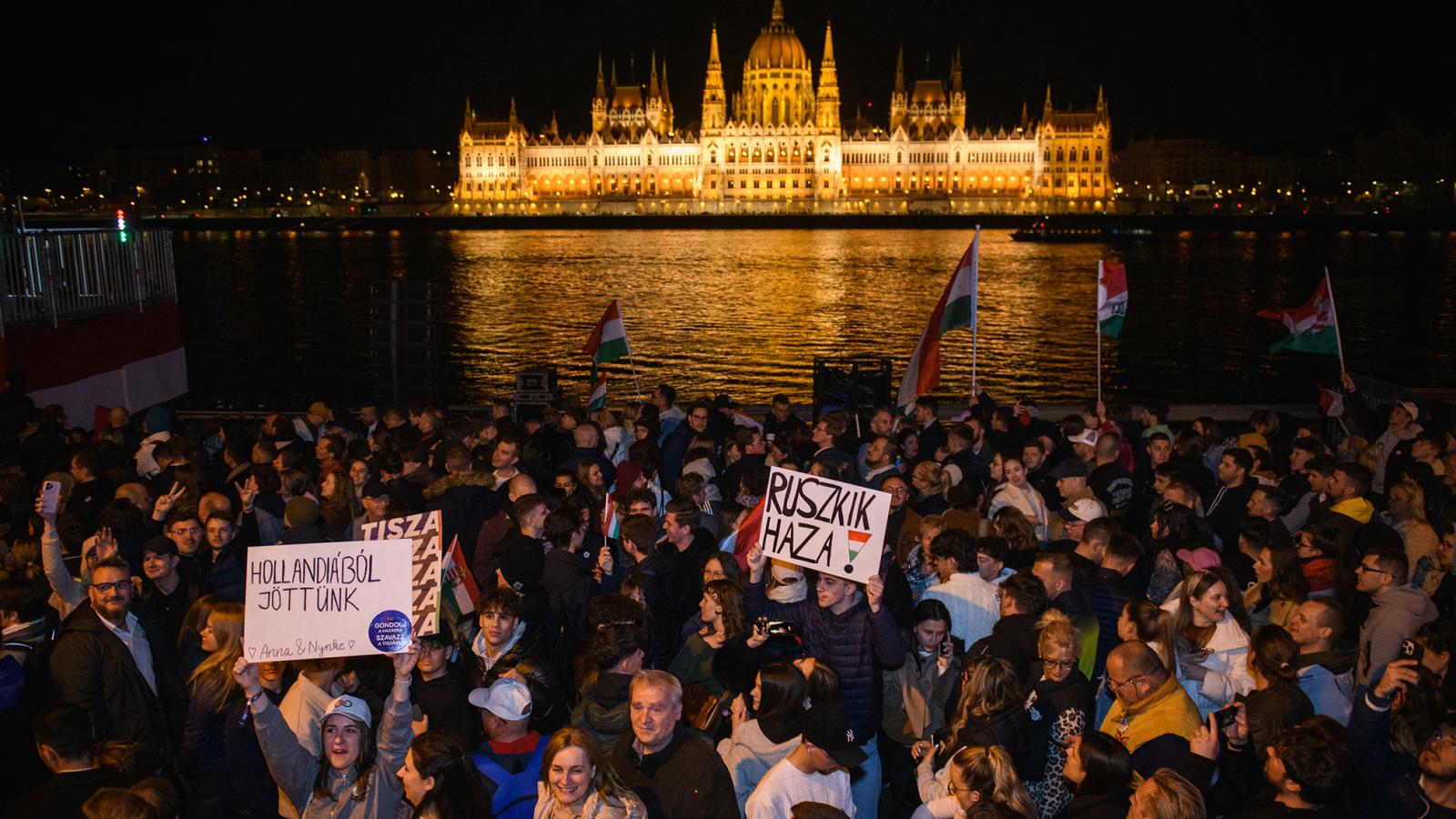 Segített az ellenzéknek
Orbánék
oroszbarátsága:
tömegek skandálták
a kampány
jelszavává
vált szlogent:
„Ruszkik, haza!”