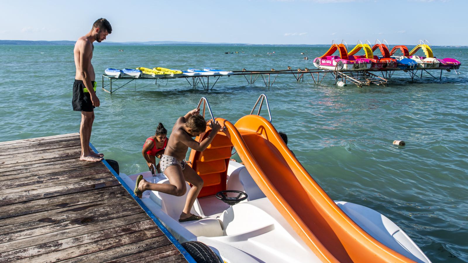 Ingyenes strand kontra fizetős fürdés − melyik település jár jobban?