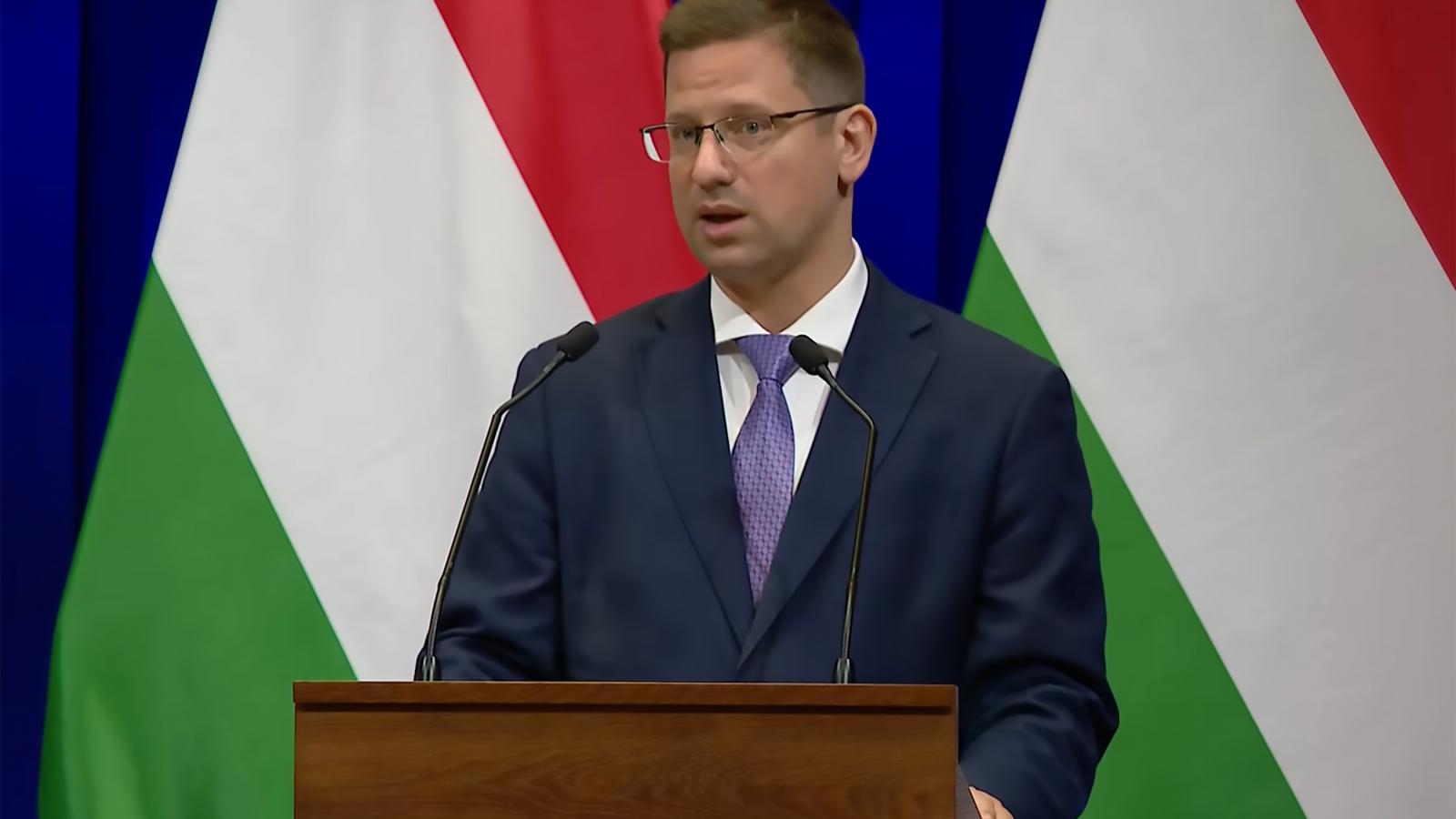 Gulyás Gergely még miniszterként, az április 12-i választás előtt három nappal