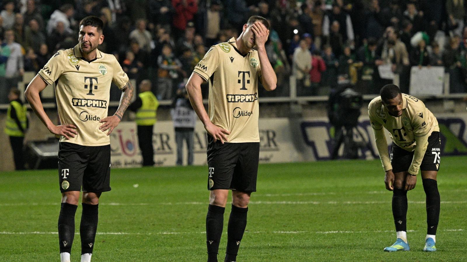 A labdarúgócsapat csak második lett a bajnokságban, nem tudni, mennyi pénz jut a futballra a következő szezonban, egyelőre edzője sincs az együttesnek