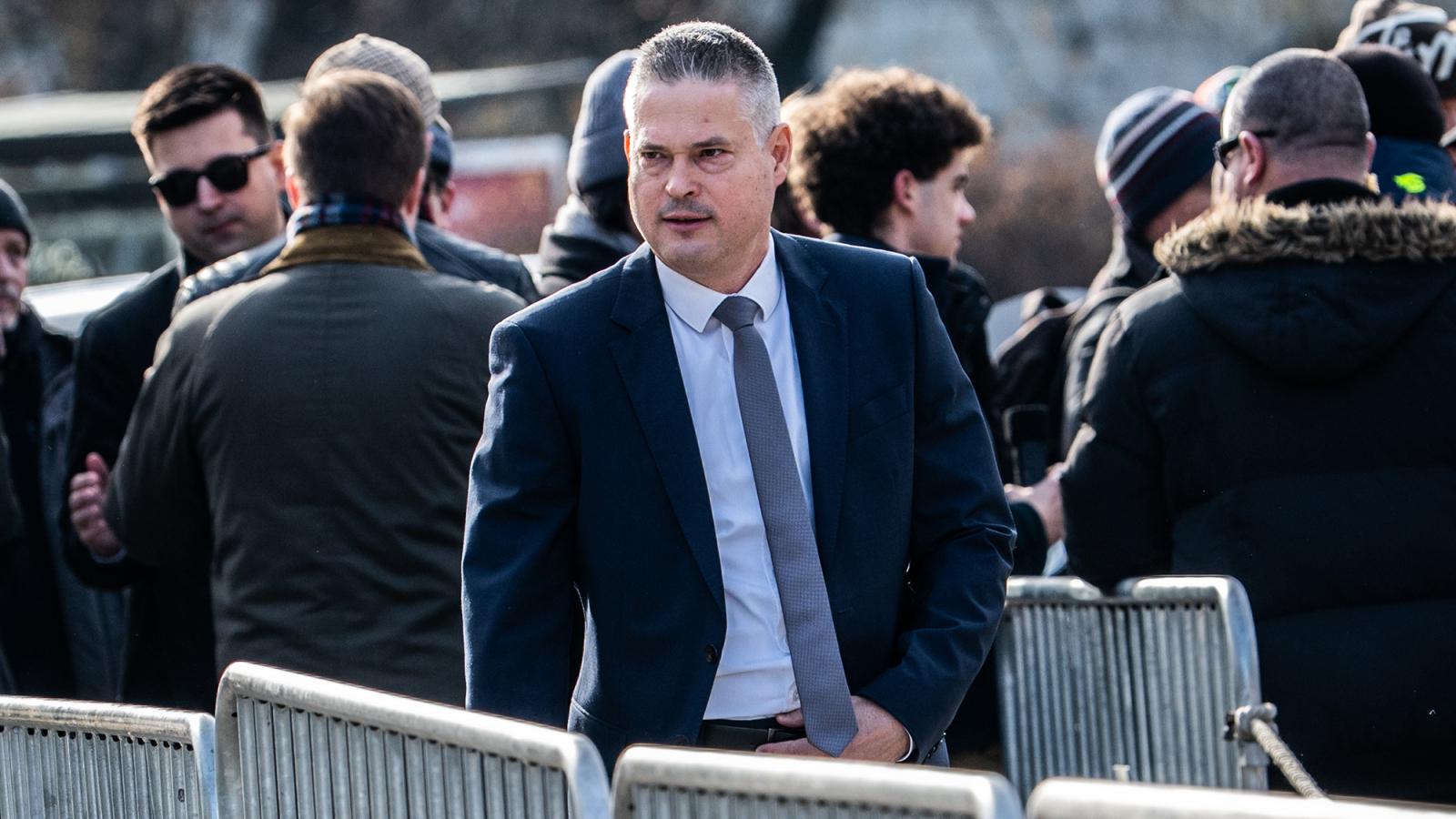 Sára Botond érkezik Orbán Viktor évértékelő beszédére Budapesten a Várkert Bazárnál 2026. február 14-én