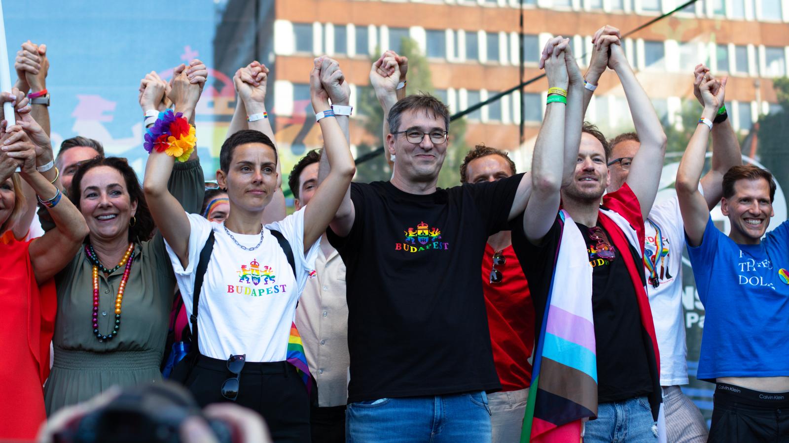 Karácsony Gergely a Budapest Prideon, a Műszaki Egyetem előtt, 2025. június 28-án.