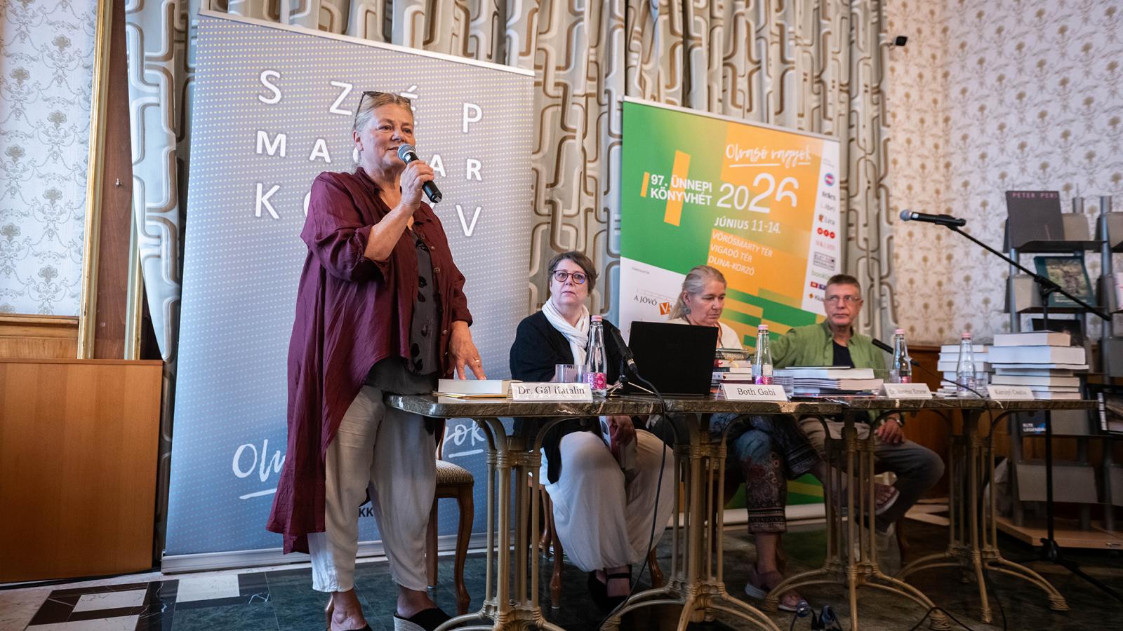 Gál Katalin, az MKKE elnöke szerint az idei könyvhét kizárólag a könyvszakma szereplőinek hozzájárulásával valósulhatott meg, állami támogatások híján