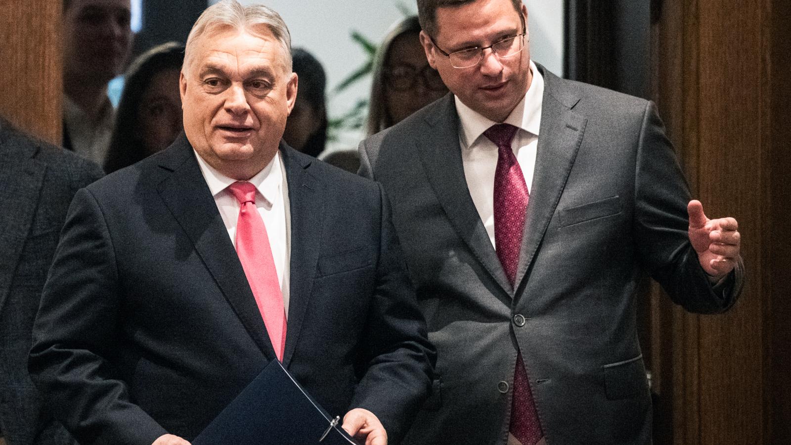 Útkeresés. Orbán Viktor a szélsőjobb irányában erősítene, Gulyás Gergely a polgáribb vonalat hozza