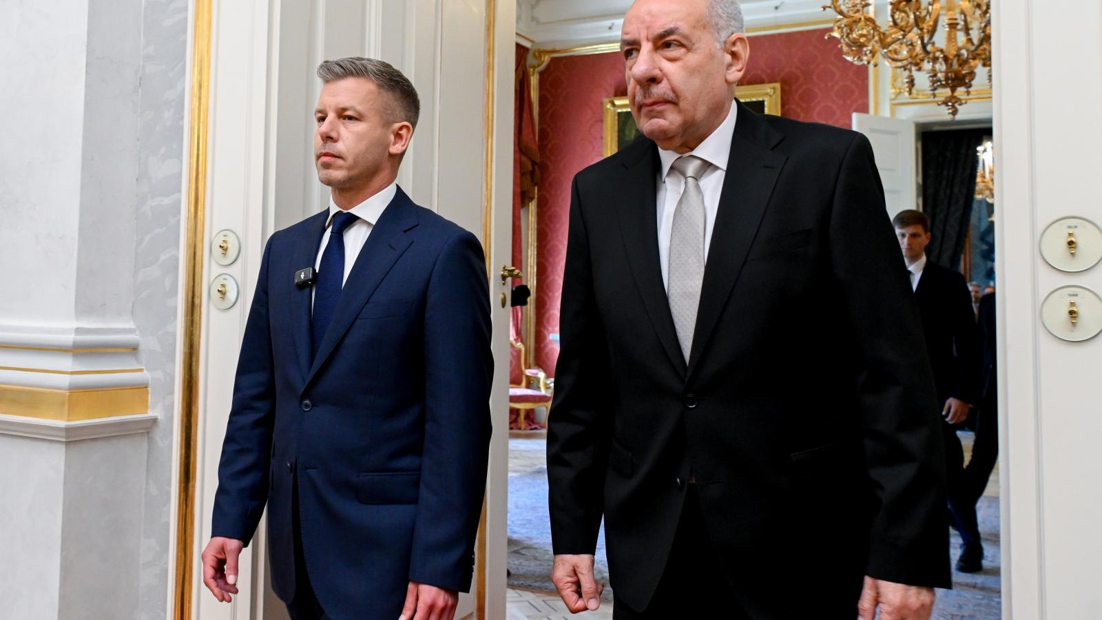 Magyar Péter és Sulyok Tamás. Utóbbi vélhetően nem sokáig marad