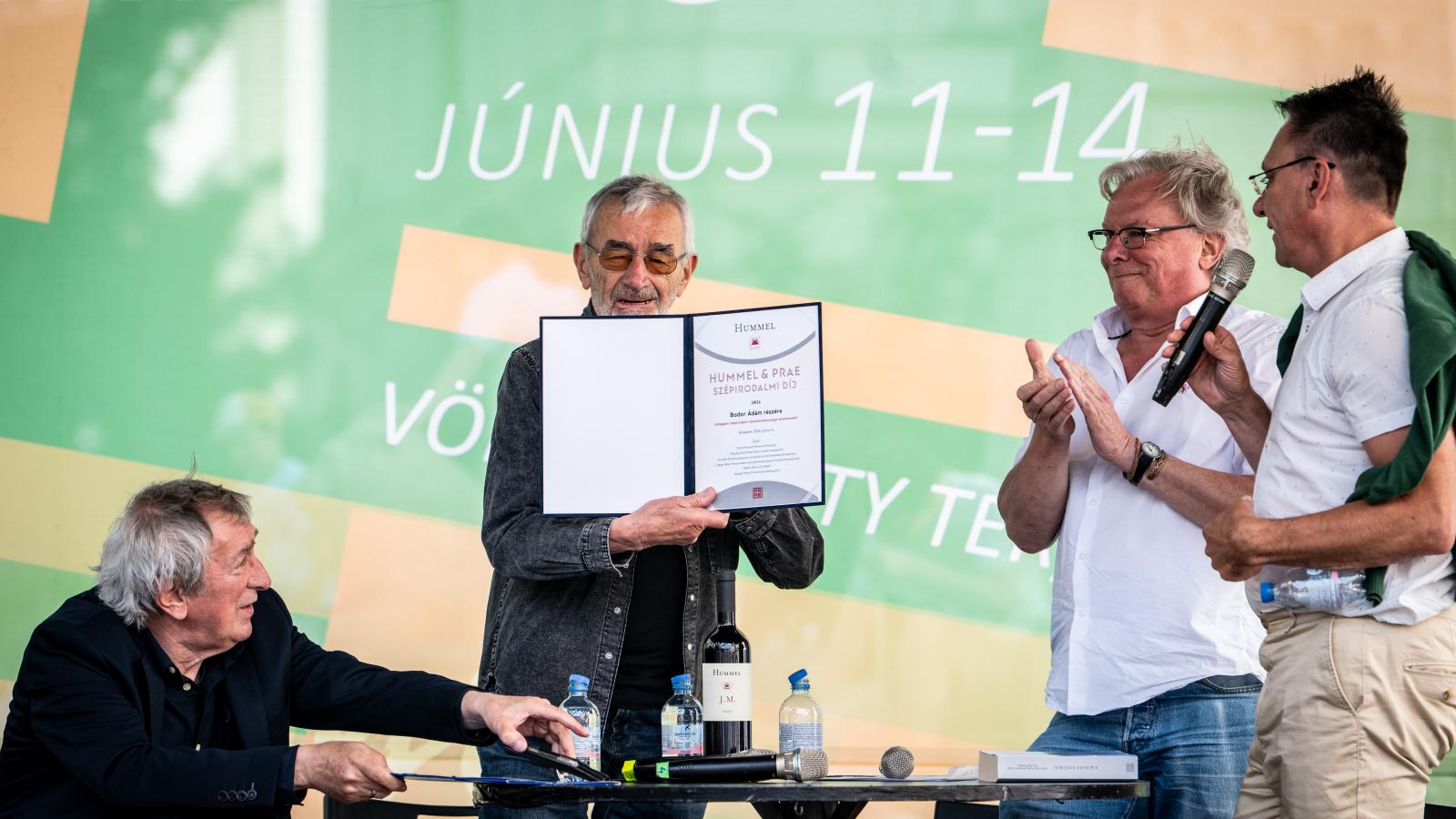 Bodor Ádám a díjjal nemcsak elismerést, 228 liter ajándék bor is kap