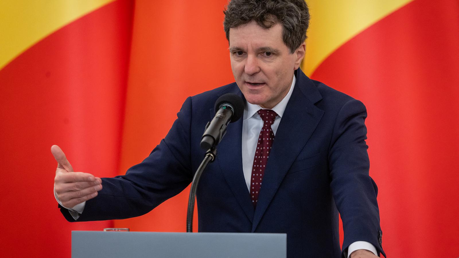 Nicușor Dan román államfő már nem Európa-, hanem Nyugat-barát kormány szükségességéről beszél, nem rejtve véka alá, hogy ez részéről nyitás az Egyesült Államok irányába