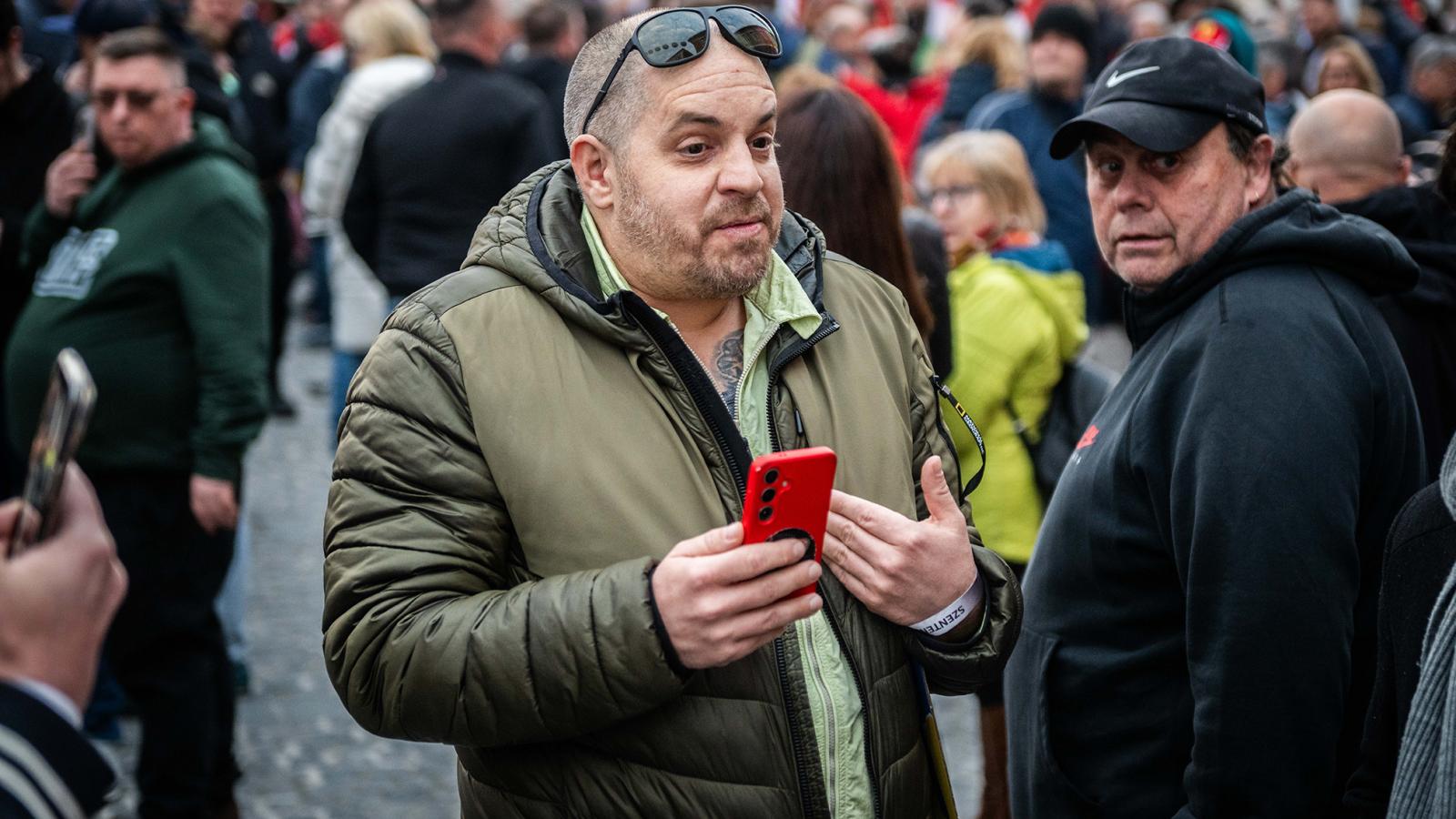 Bede Zsolt, az ismert fideszes provokátor a Tisza Párt rendezvényén