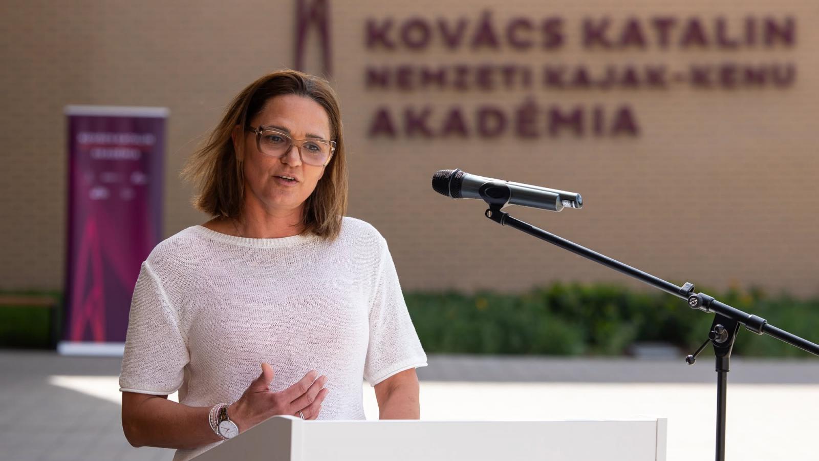 Kovács Katalin olimpiai bajnok, a róla elnevezett intézmény egyik korábbi rendezvényén