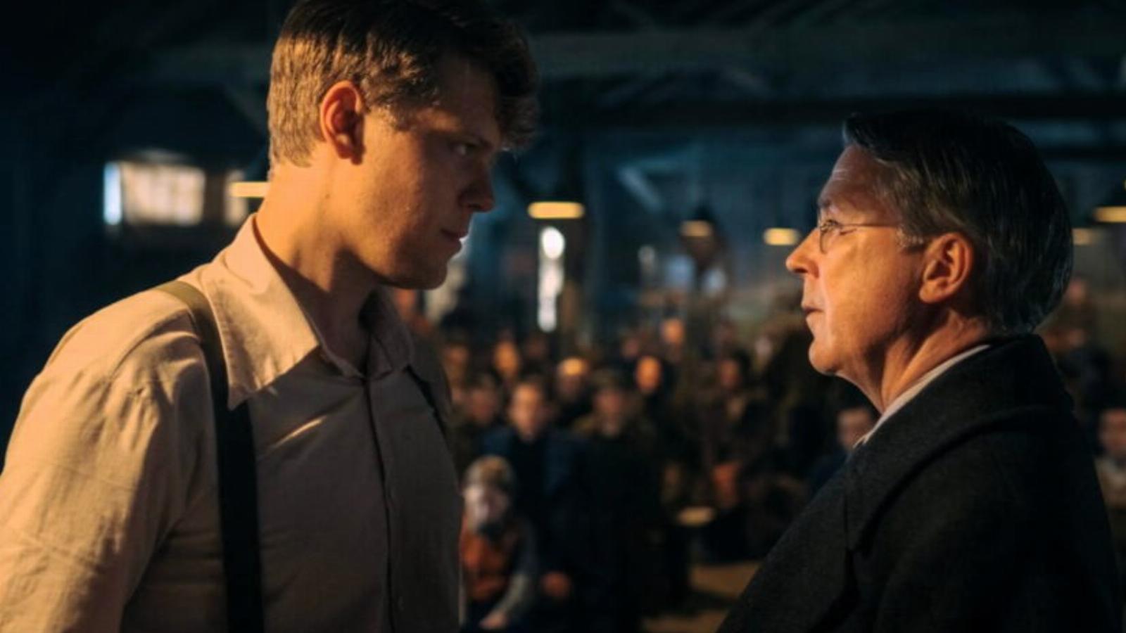 Aidan Gillen és Jakub Gierszał. A film afféle erkölcsi és intellektuális összecsapás, amely végül Grabowski és Zarubin csatájában manifesztálódik