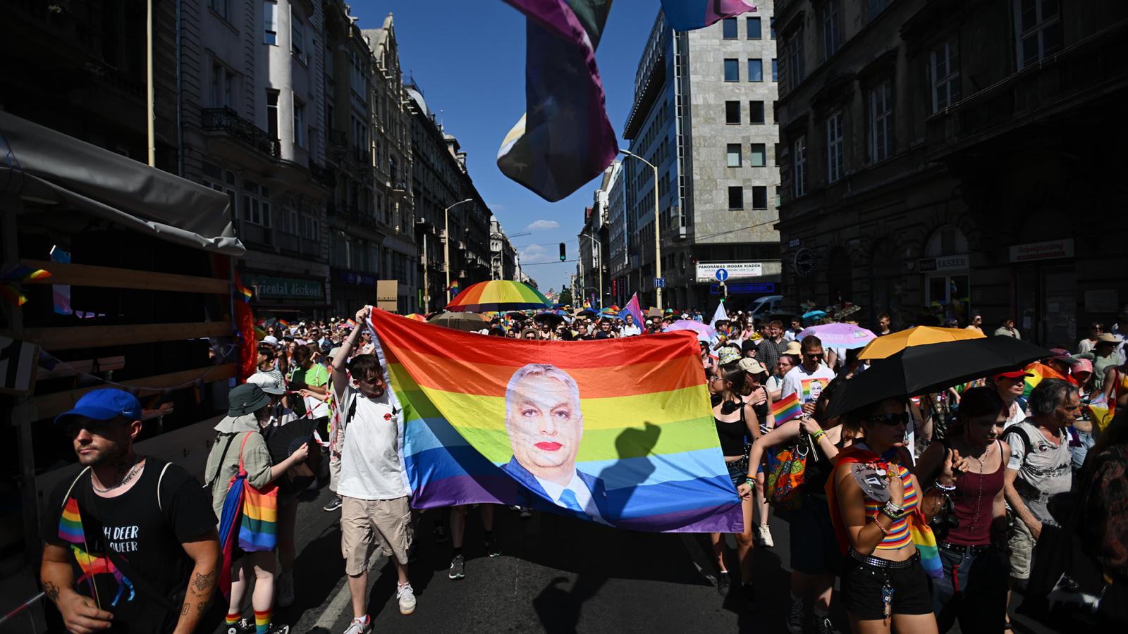  A bukott kormányfőt is megidézték, de a  Budapesti Pride ezúttal valóban a felszabadult öröm ünnepe volt