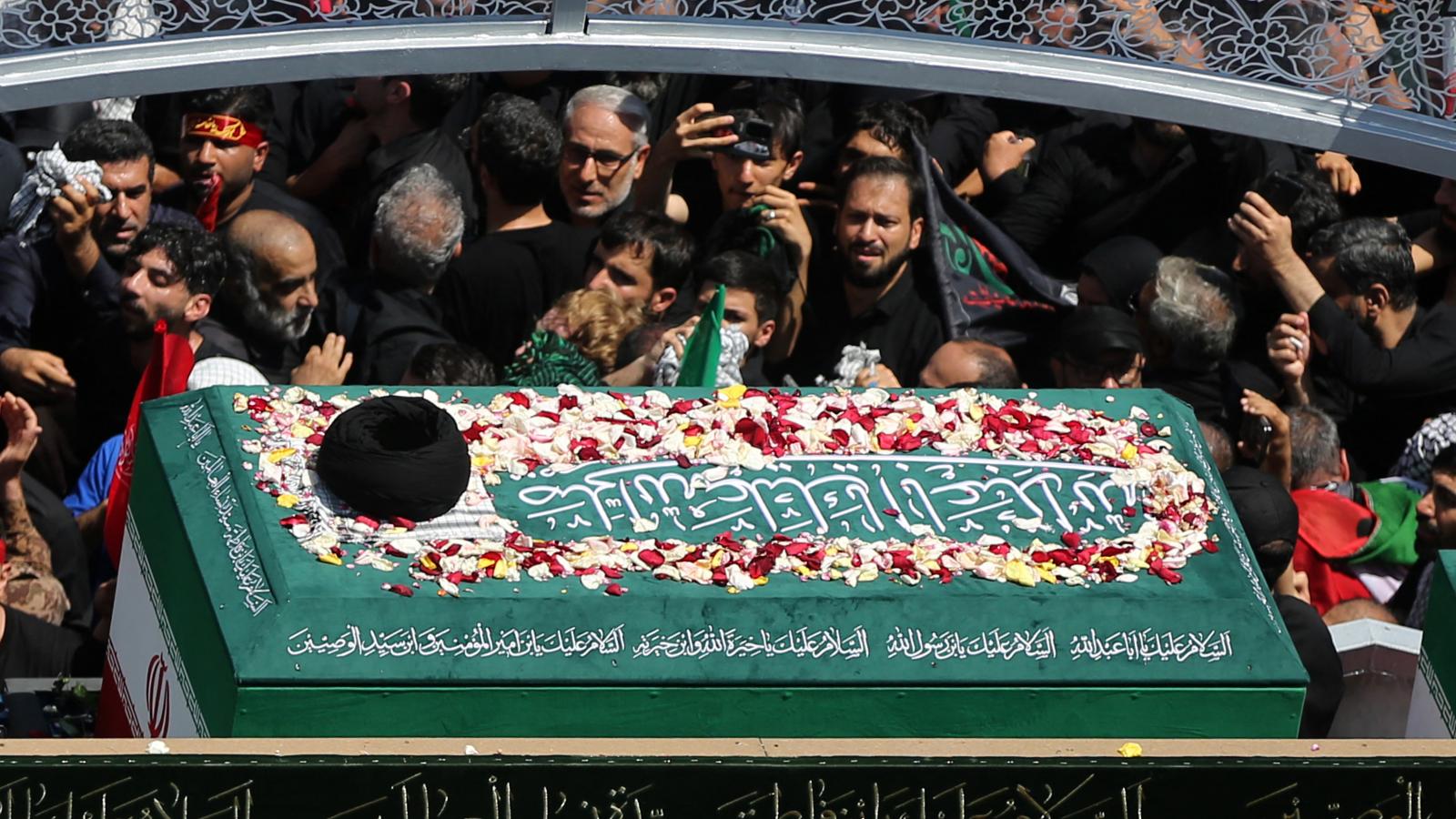 Ali Hamenei volt ajatollah koporsóját ma indították útnak, átviszik az országon, majd Irakba is, végül szülővárosában temetik el