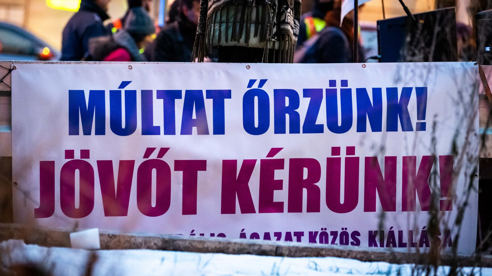 Kiáltás és kiállás a magyar kultúra napján január 22-én - demonstráció a  Közgyűjteményi és Közművelődési Dolgozók Szakszervezete szervezésében
