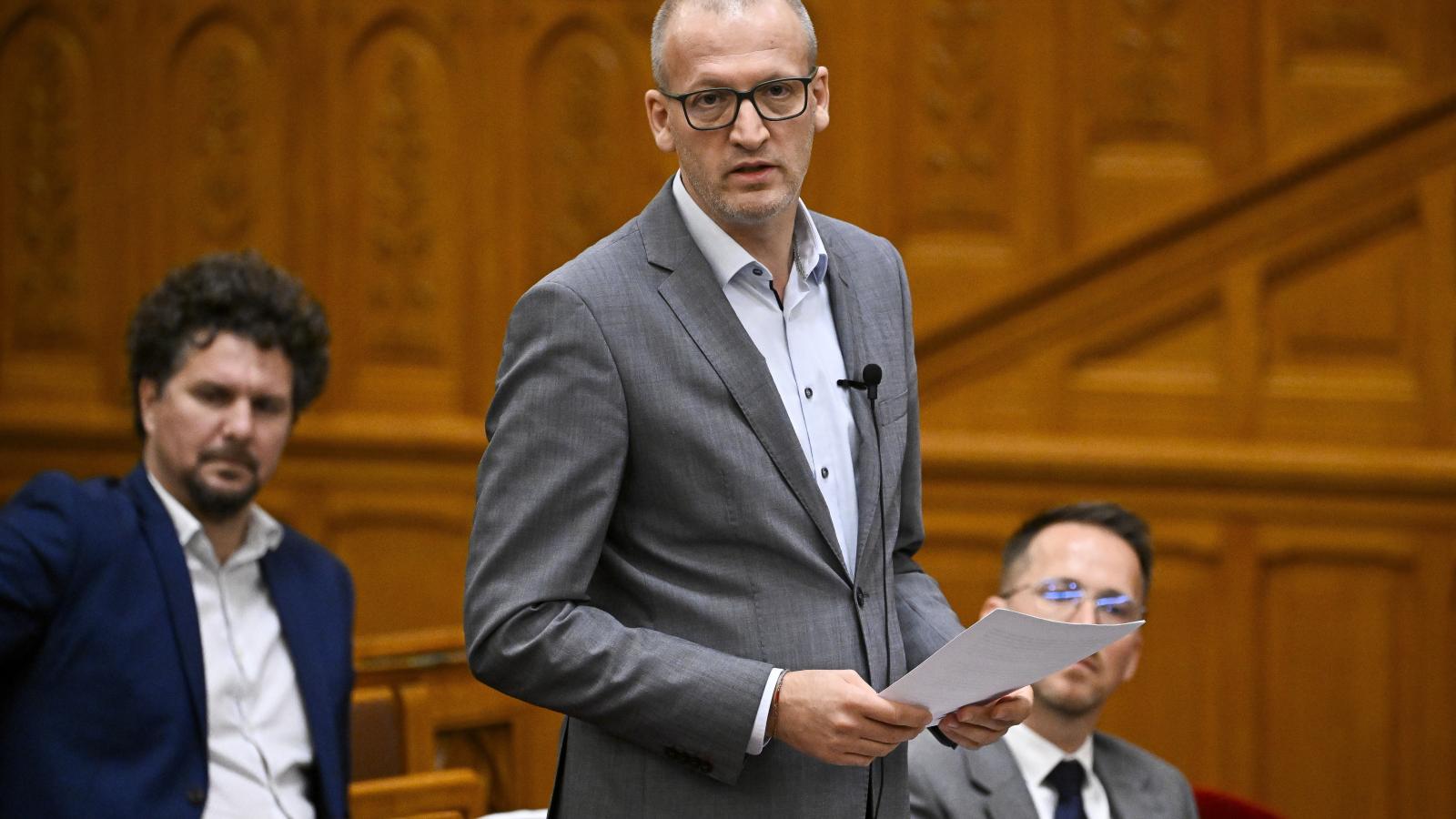 Tarr Zoltán társadalmi kapcsolatokért és kultúráért felelős miniszter felszólal a T. Házban