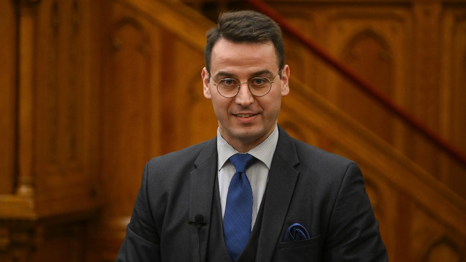 Még Porcher Áron, a Gazdasági és Energetikai Minisztérium államtitkára sem vesztegetett egyetlen szót sem a fővárosi csődtörvényre